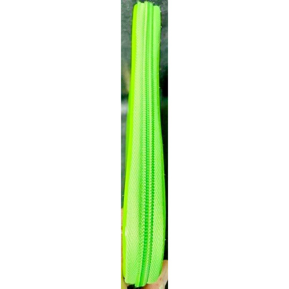 STEVE MADDEN tablet / iPad Zip Case Neon Green PVC 10.5" x 8.5" NEW - Picture 3 of 11